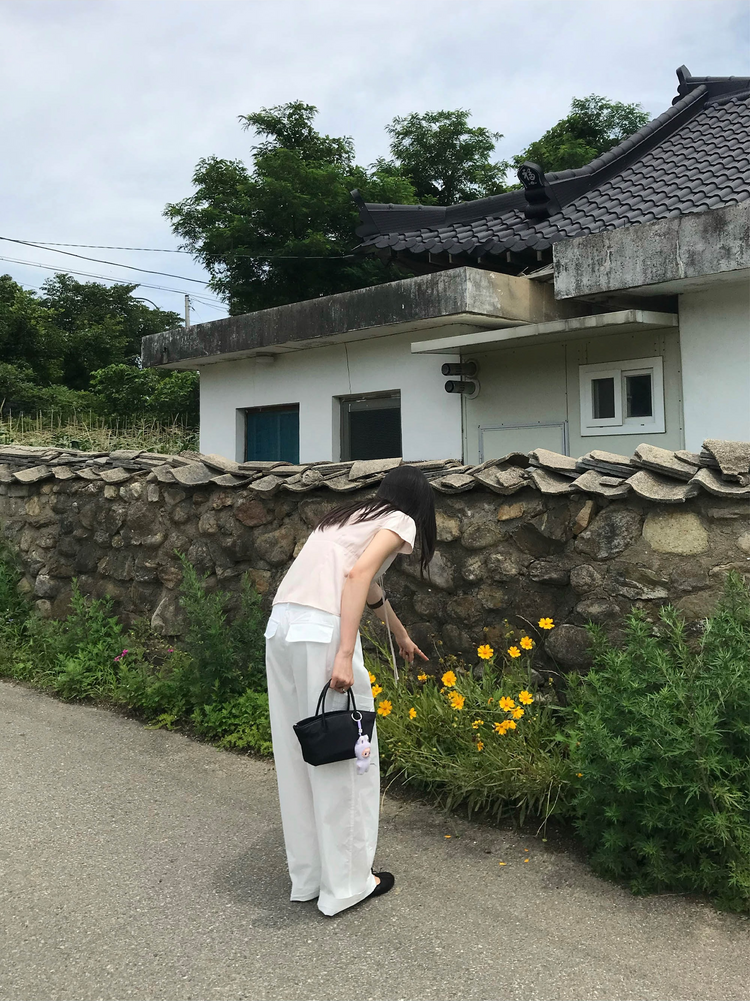 荷葉邊壓胸腺細節上衣