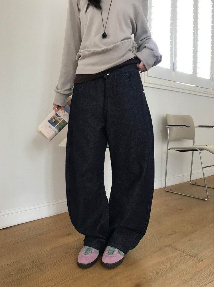 原色內壓褶細節彎刀牛仔褲