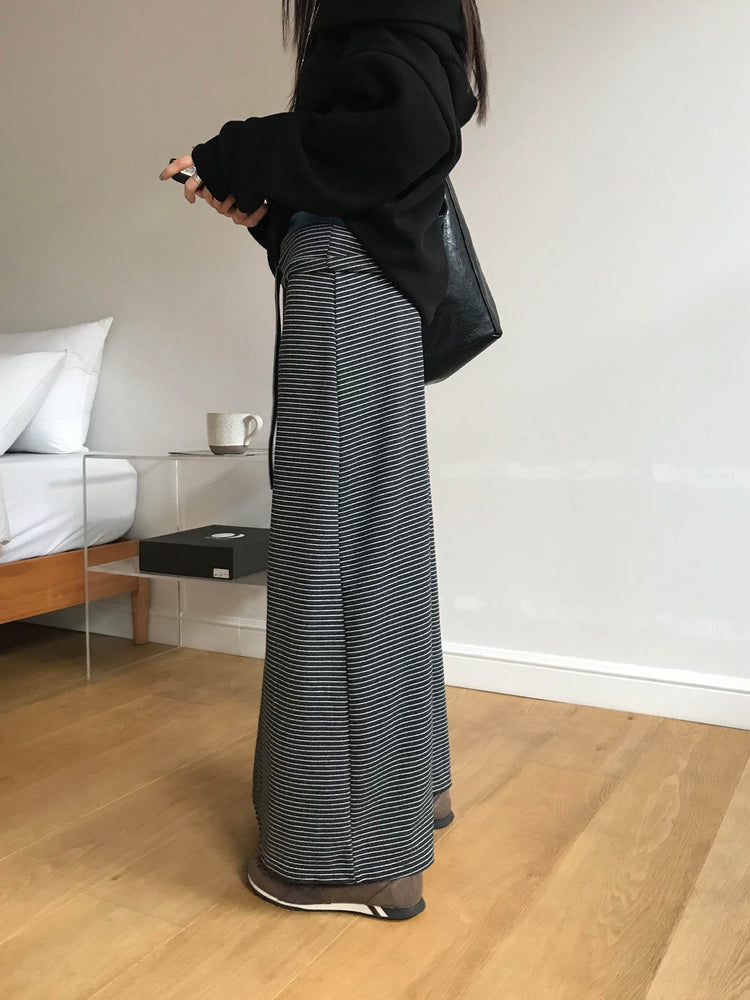 反折條紋抽繩細節及踝裙