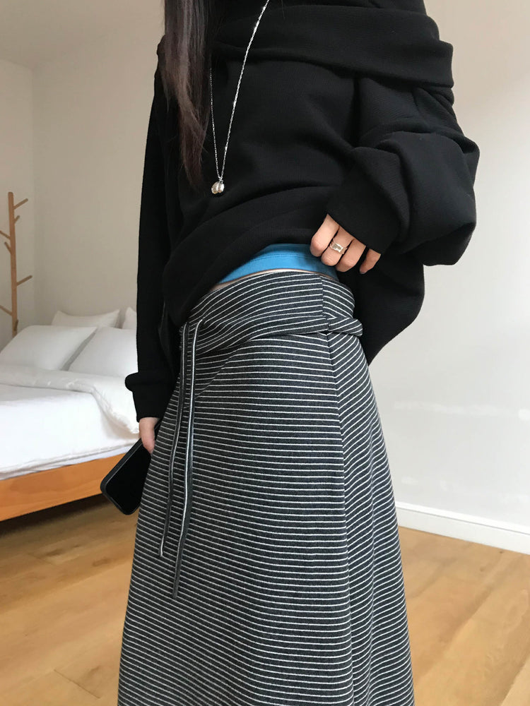 反折條紋抽繩細節及踝裙