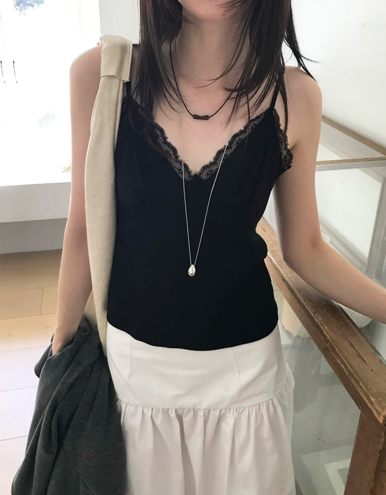 蕾絲邊胸線細節上衣