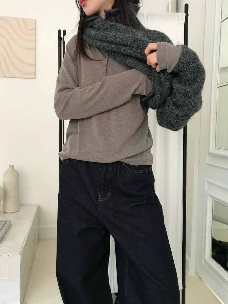 微鬆圓領半扣鈕細節上衣