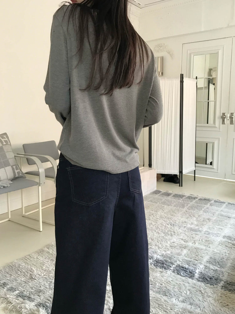 微鬆圓領半扣鈕細節上衣