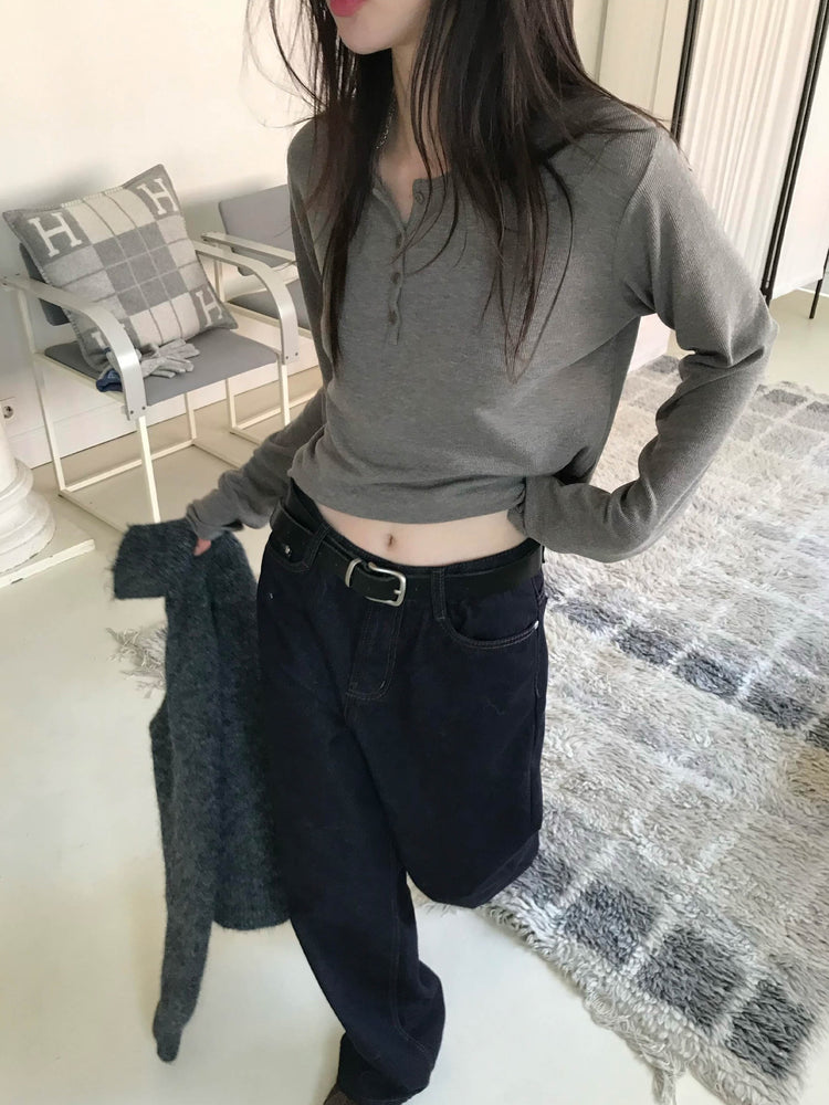 微鬆圓領半扣鈕細節上衣