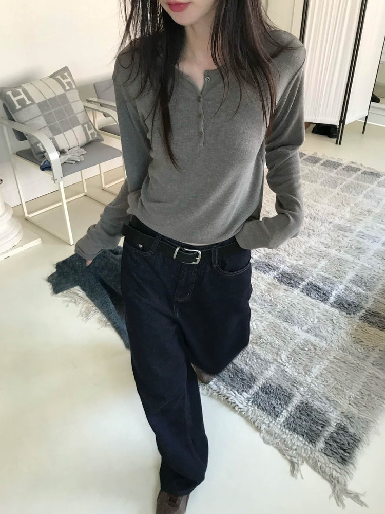 微鬆圓領半扣鈕細節上衣