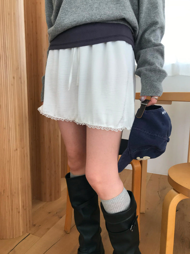 光澤感蕾絲邊細節短裙