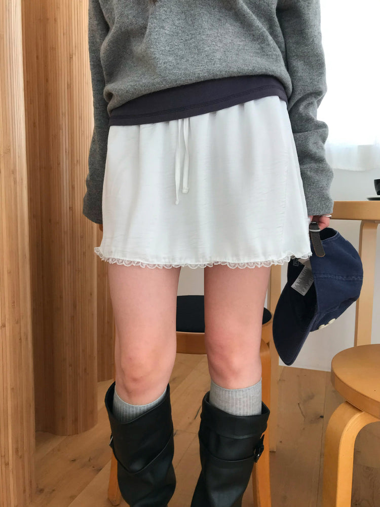 光澤感蕾絲邊細節短裙