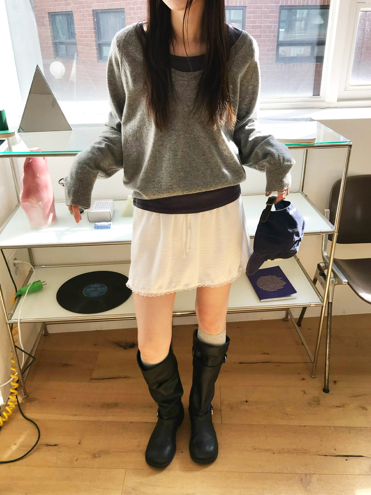 光澤感蕾絲邊細節短裙