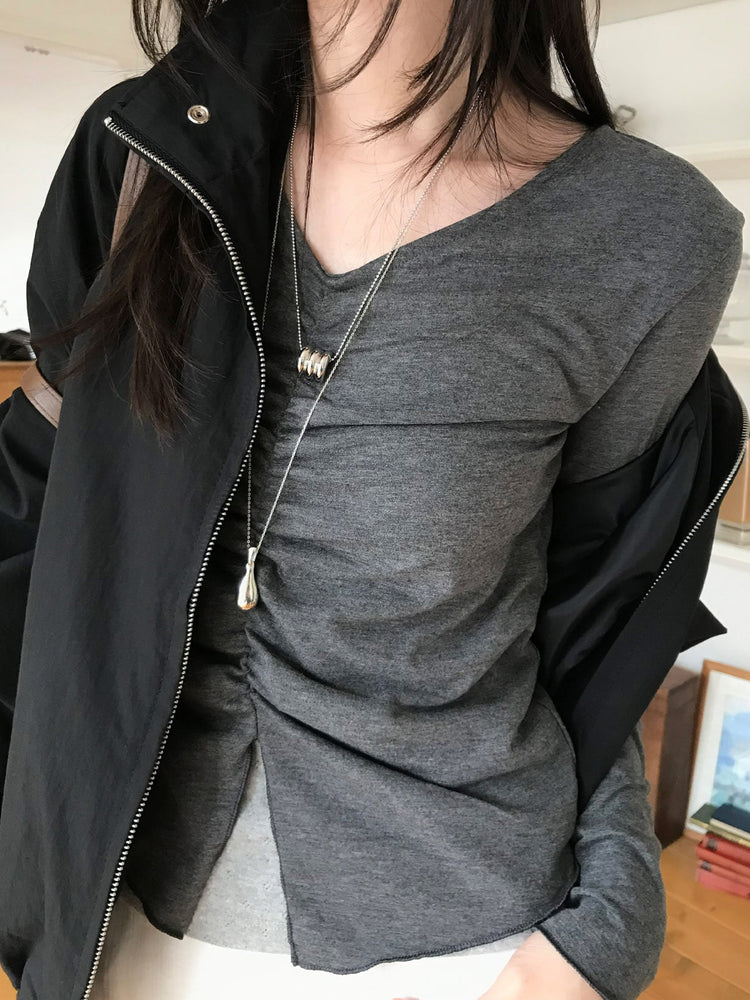 V領抓皺細節開叉上衣
