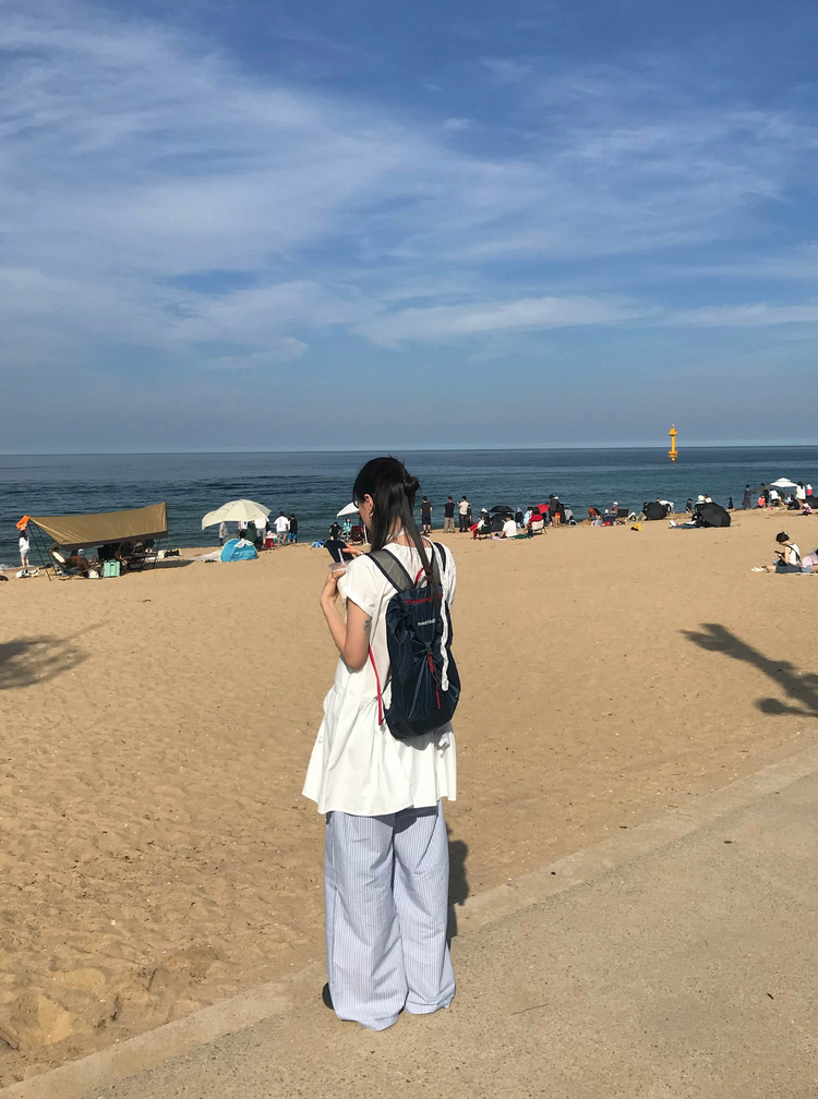 泡泡袖抓皺細節連身裙