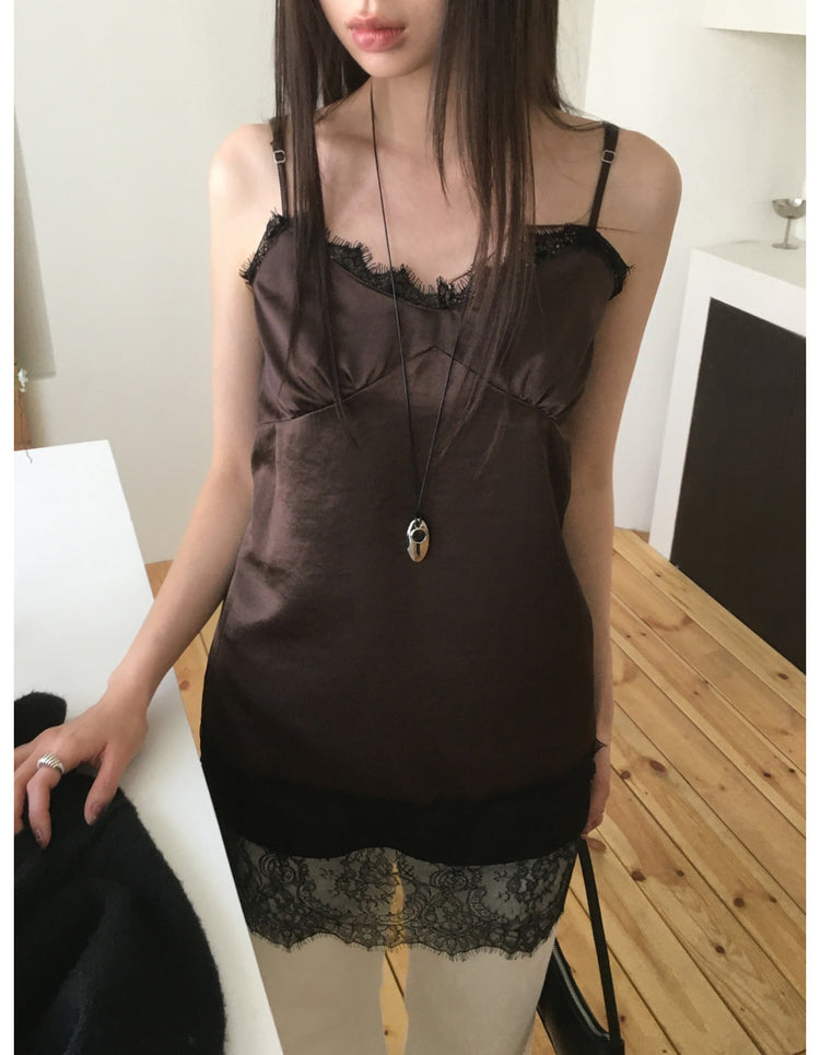 (現)美色蕾絲邊光澤感連身裙