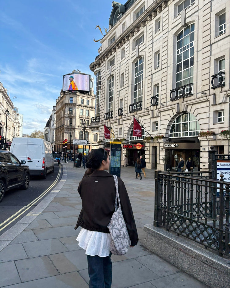 美色銀標細節翻領外套