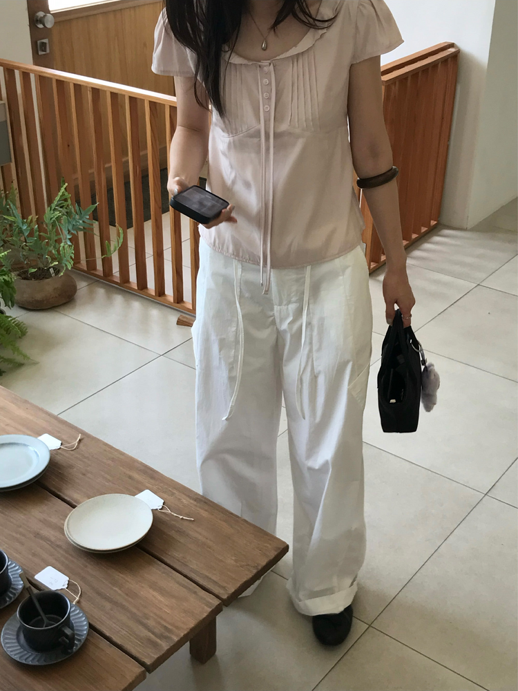 荷葉邊壓胸腺細節上衣