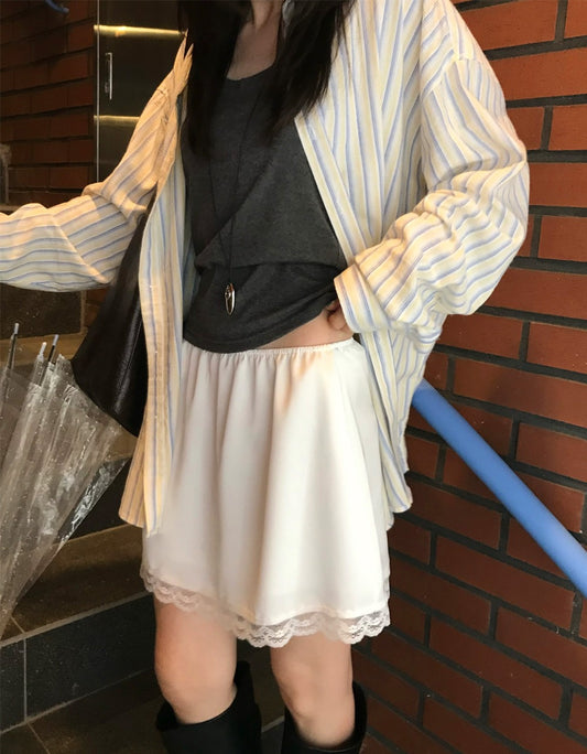 光澤感蕾絲邊細節短裙