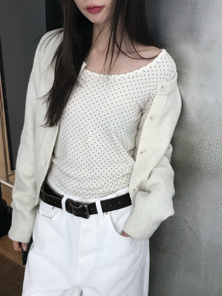 大圓領波點細節上衣