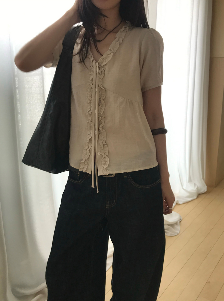 荷葉邊垂帶排鈕細節上衣