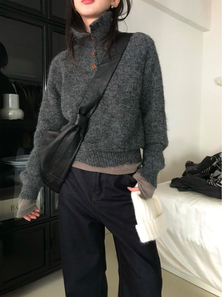 微鬆圓領半扣鈕細節上衣