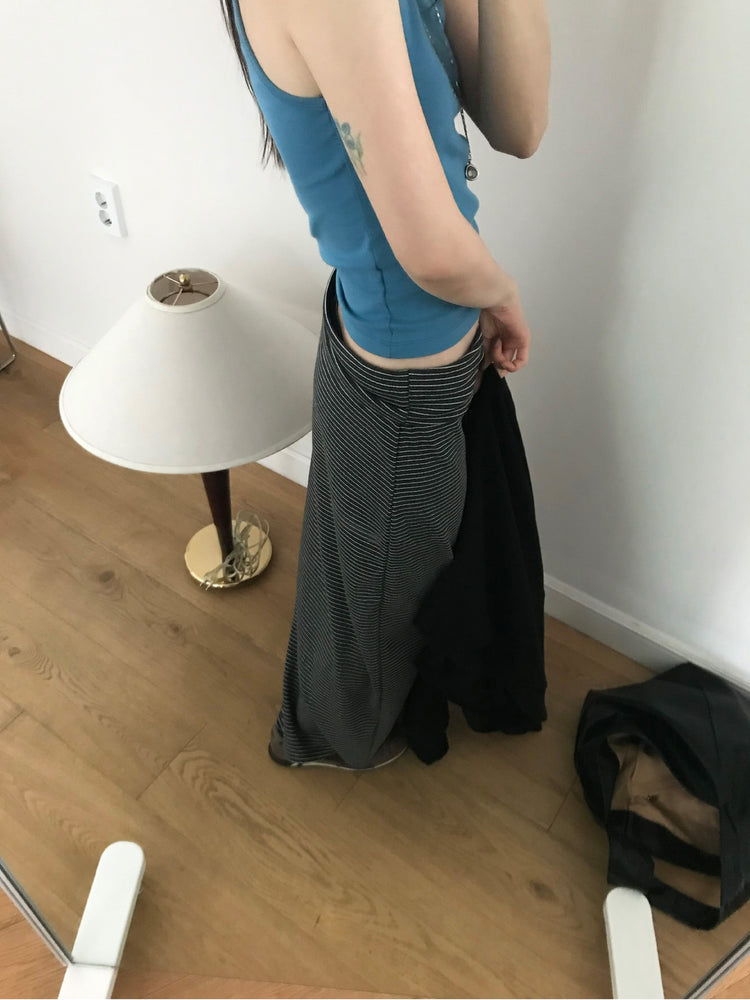 反折條紋抽繩細節及踝裙