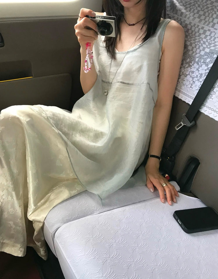 美色透膚壓線細節連身裙