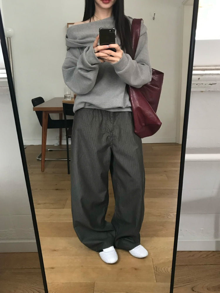 露肩連帽細節寬鬆上衣