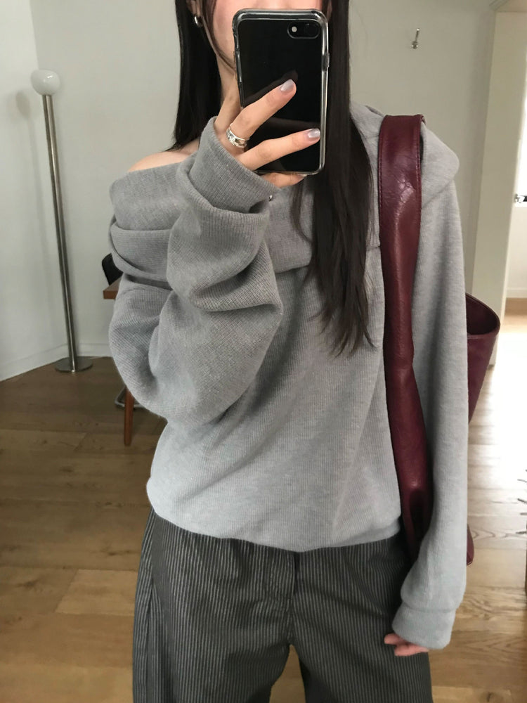 露肩連帽細節寬鬆上衣