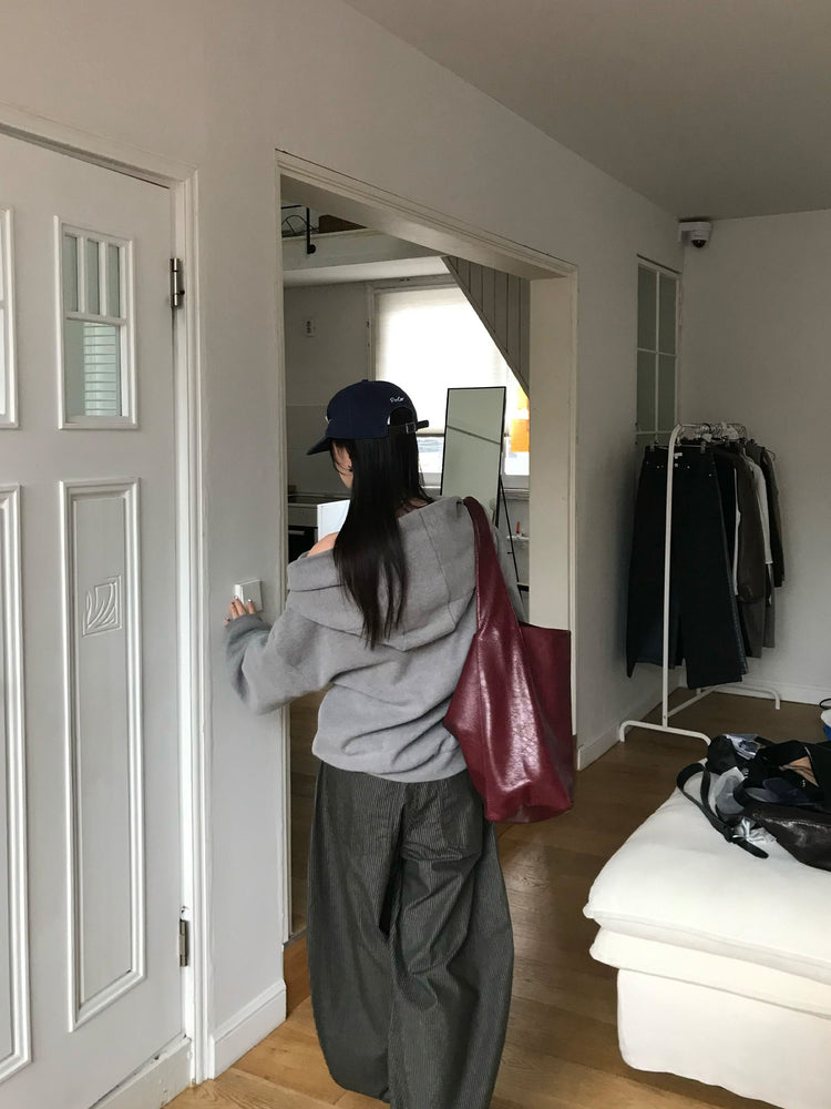 露肩連帽細節寬鬆上衣