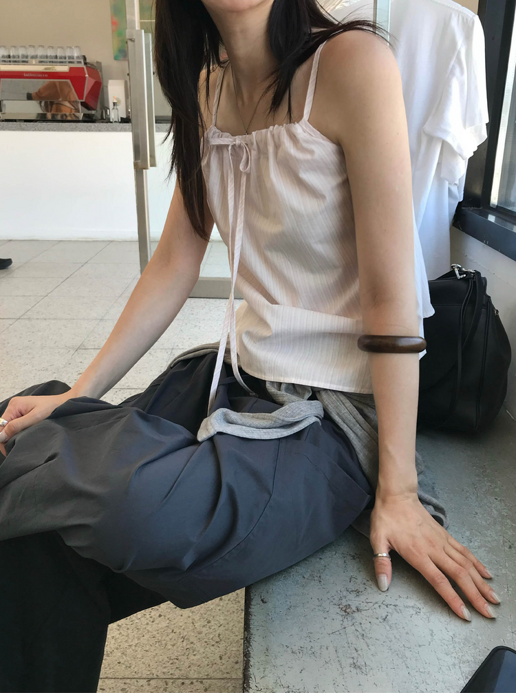 條紋抽繩綁帶細節上衣