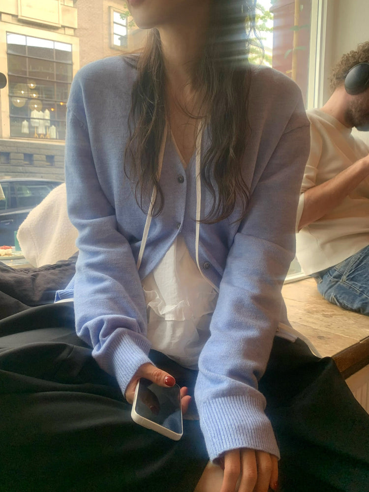 微透垂帶荷葉邊細節上衣