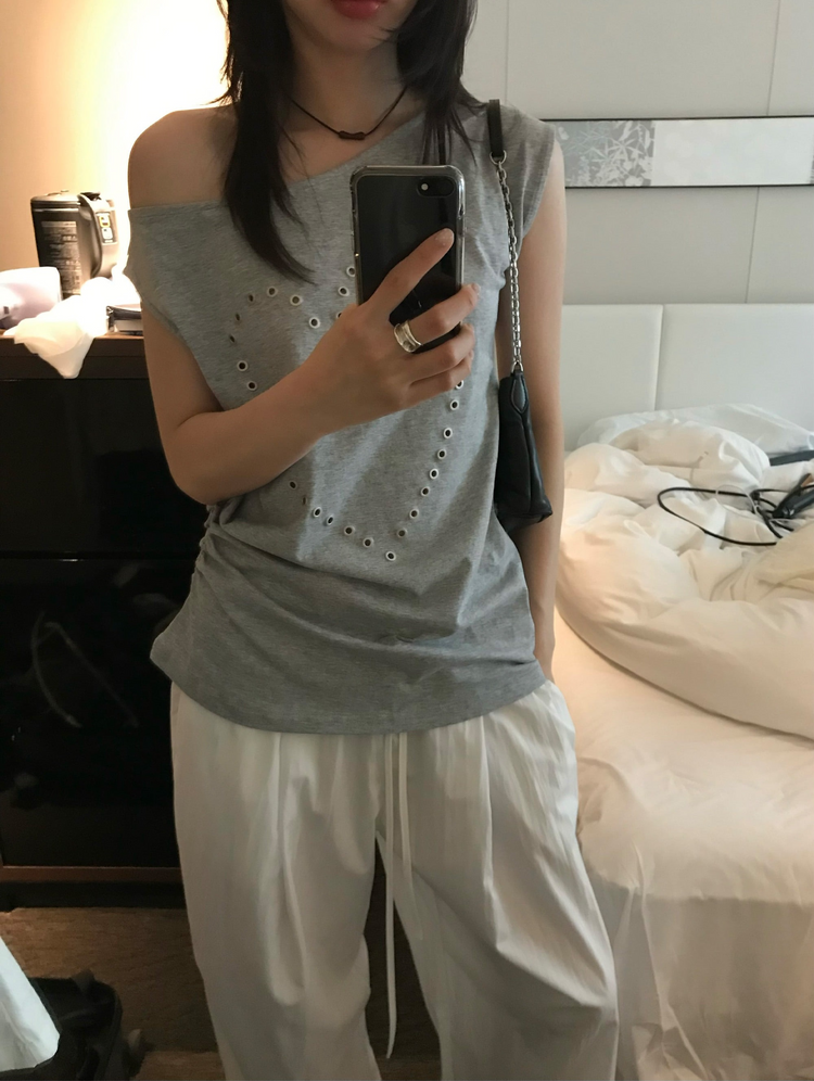 美肩愛心鉚釘抓皺細節上衣