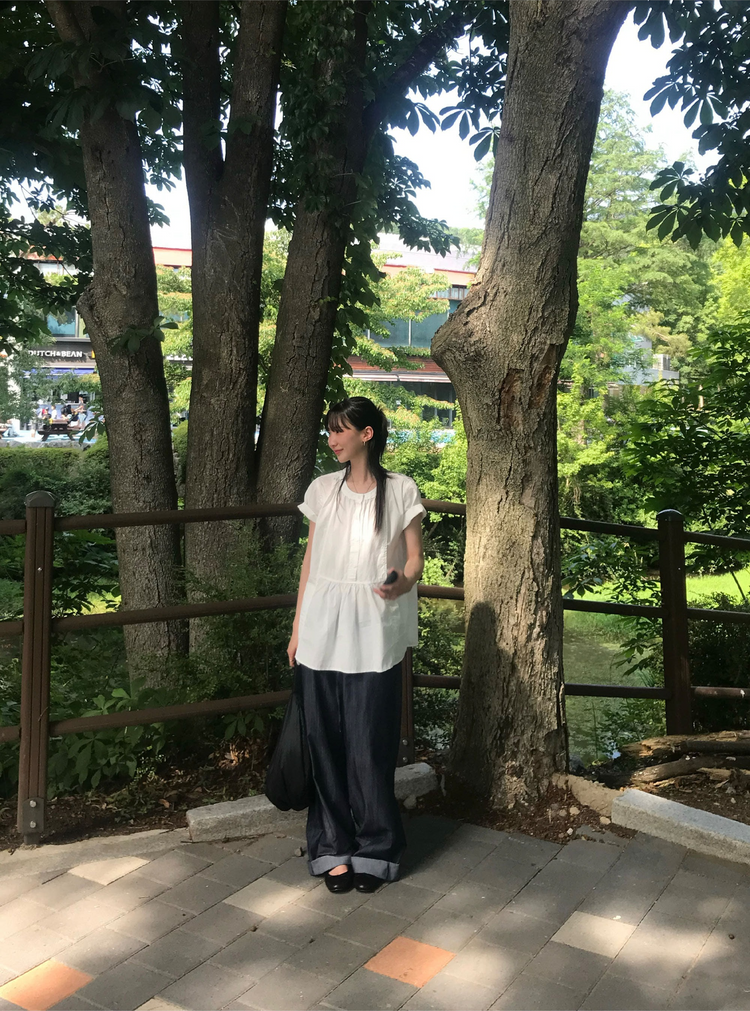 微傘皺褶圓領上衣