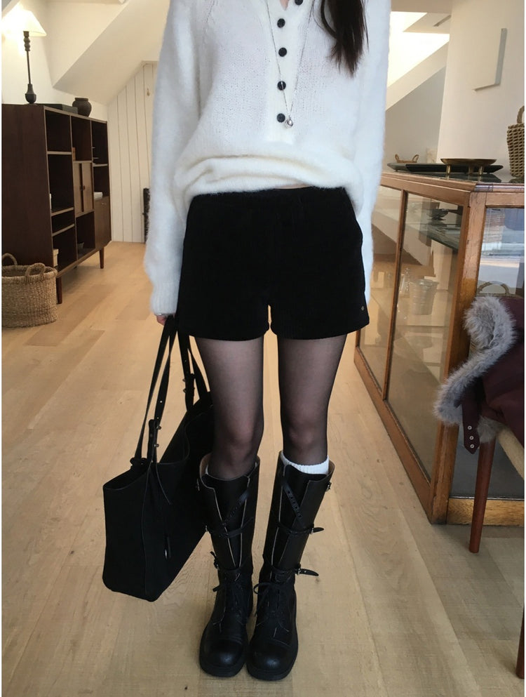 鐵扣細節燈芯絨短褲