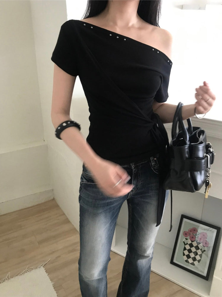 美肩鉚釘細節綁帶修腰上衣
