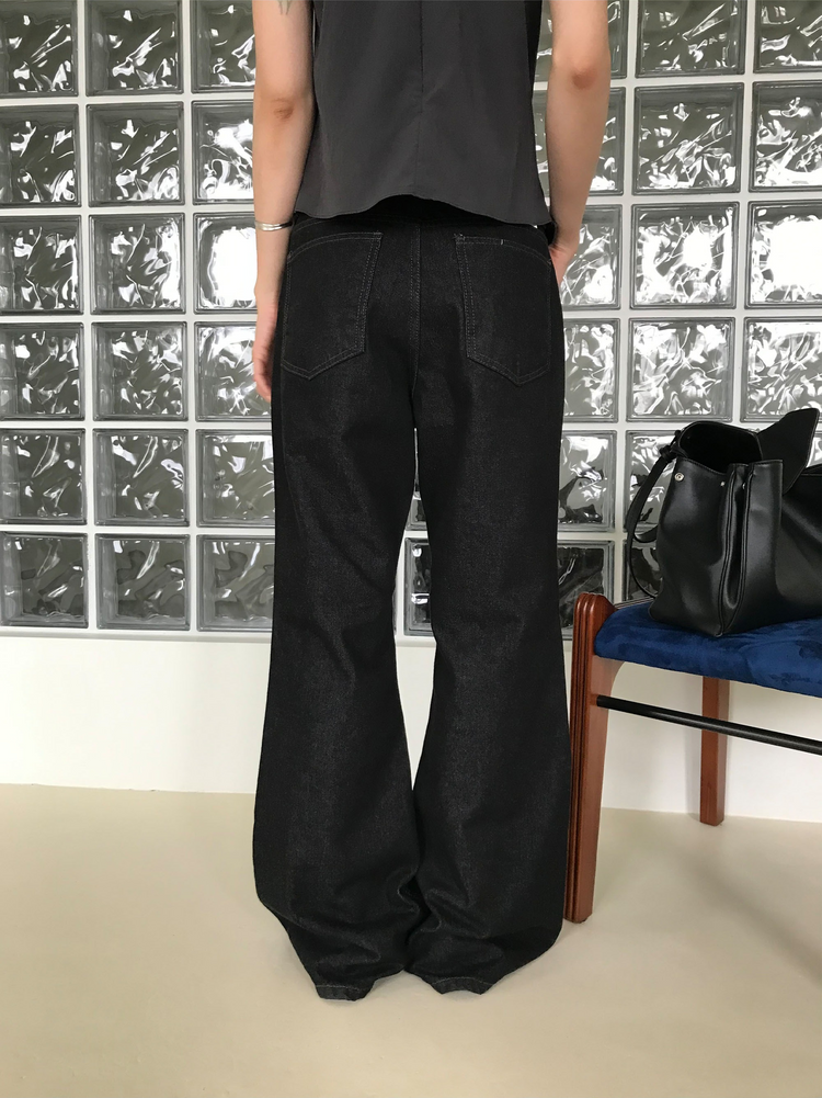 美肩反折弧線細節上衣