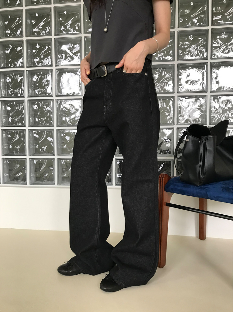 美肩反折弧線細節上衣
