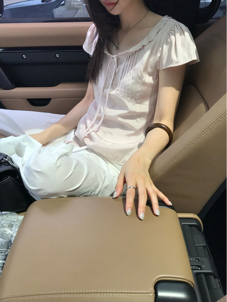 荷葉邊壓胸腺細節上衣