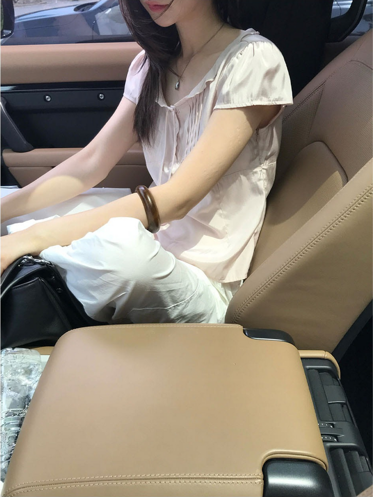 荷葉邊壓胸腺細節上衣