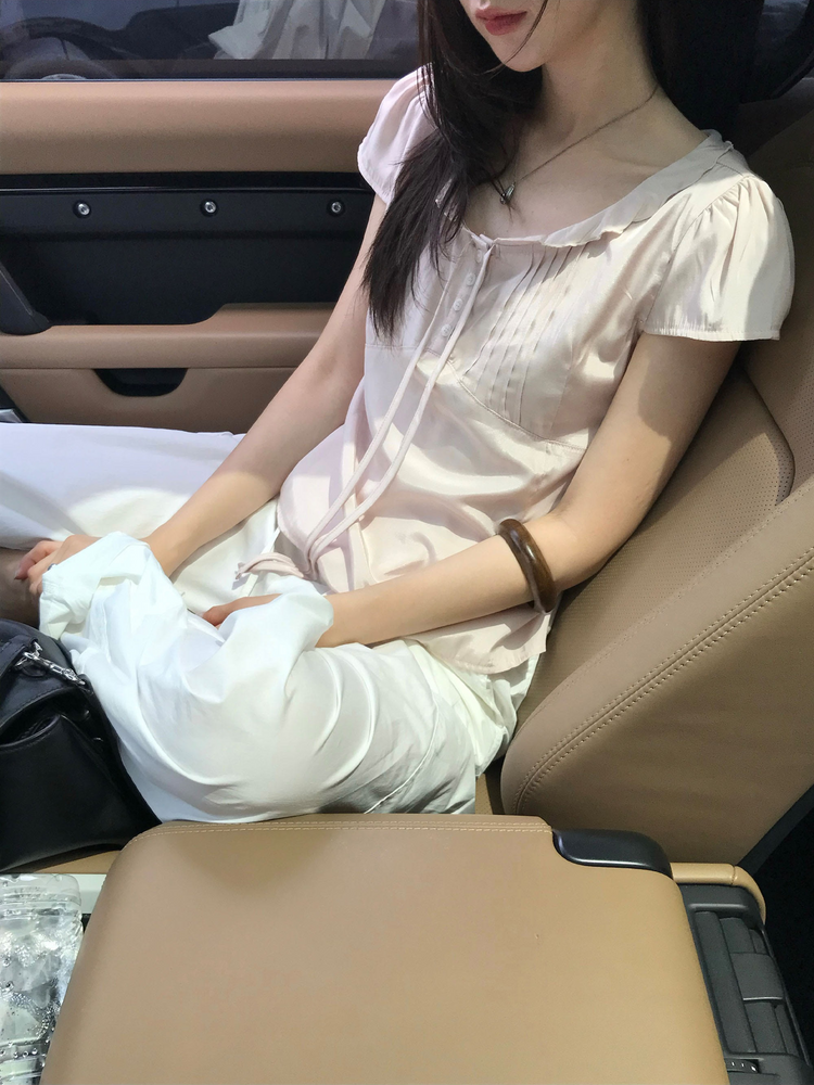 荷葉邊壓胸腺細節上衣