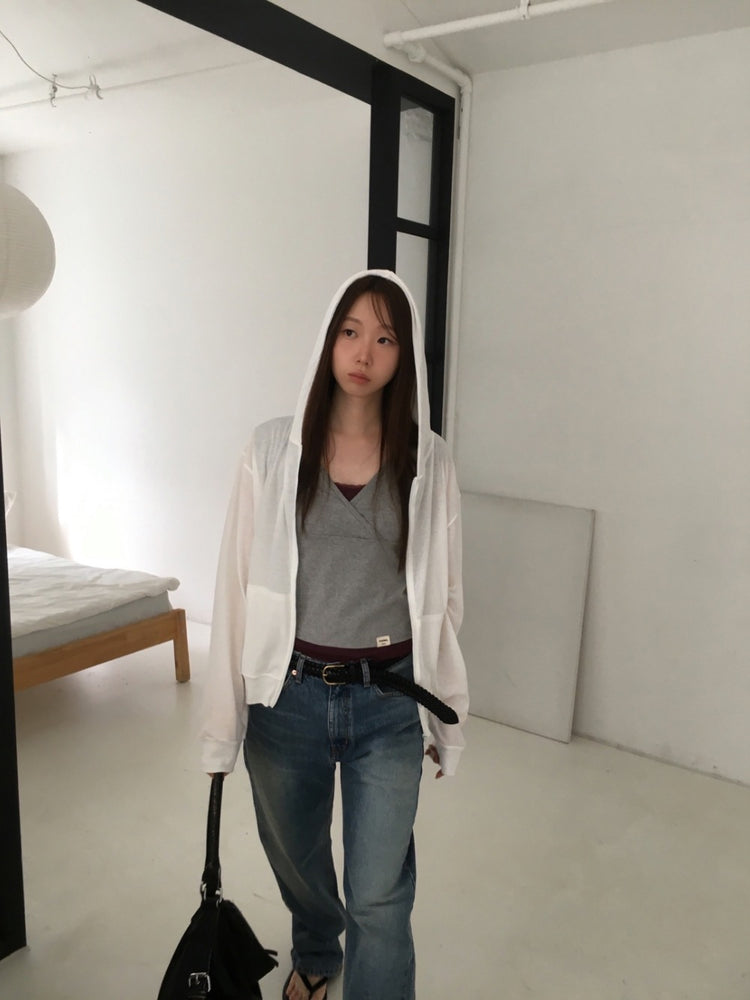 交疊寬肩細節背心