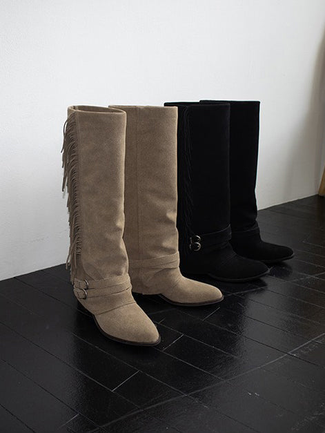 麂皮流蘇細節尖頭長靴