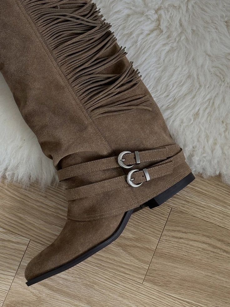 麂皮流蘇細節尖頭長靴