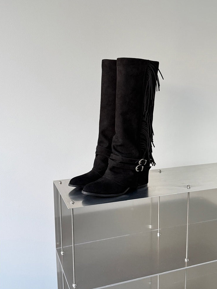 麂皮流蘇細節尖頭長靴