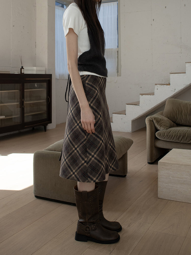 鉚釘側扣方頭中筒靴