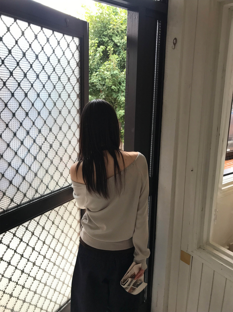 原色內壓褶細節彎刀牛仔褲