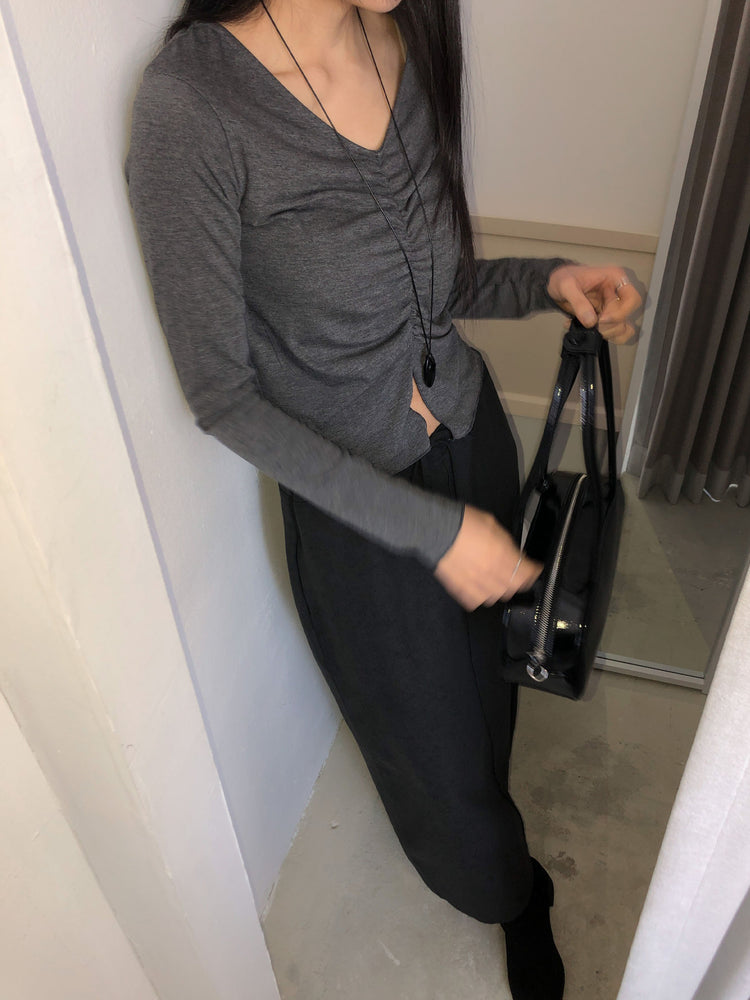 V領抓皺細節開叉上衣