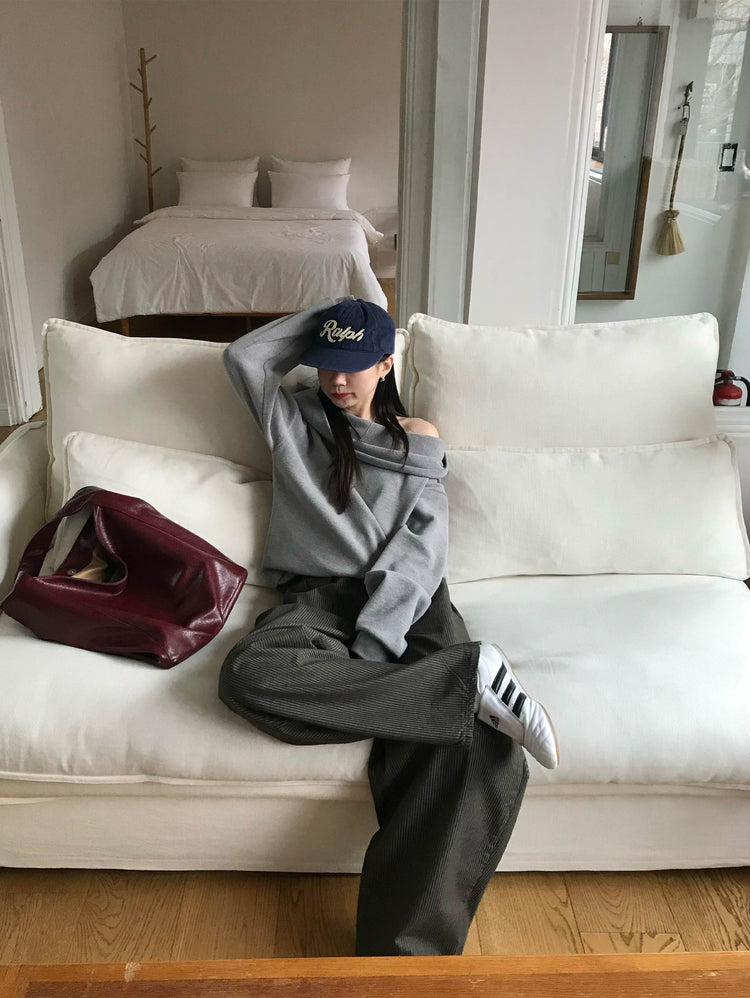 露肩連帽細節寬鬆上衣