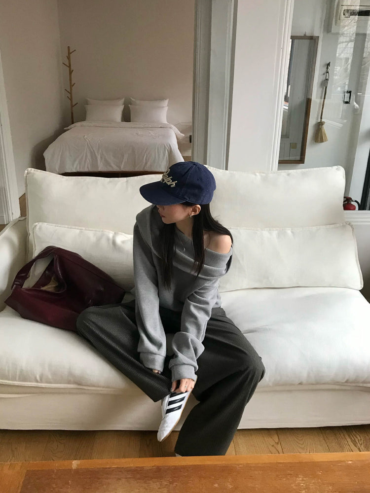 露肩連帽細節寬鬆上衣