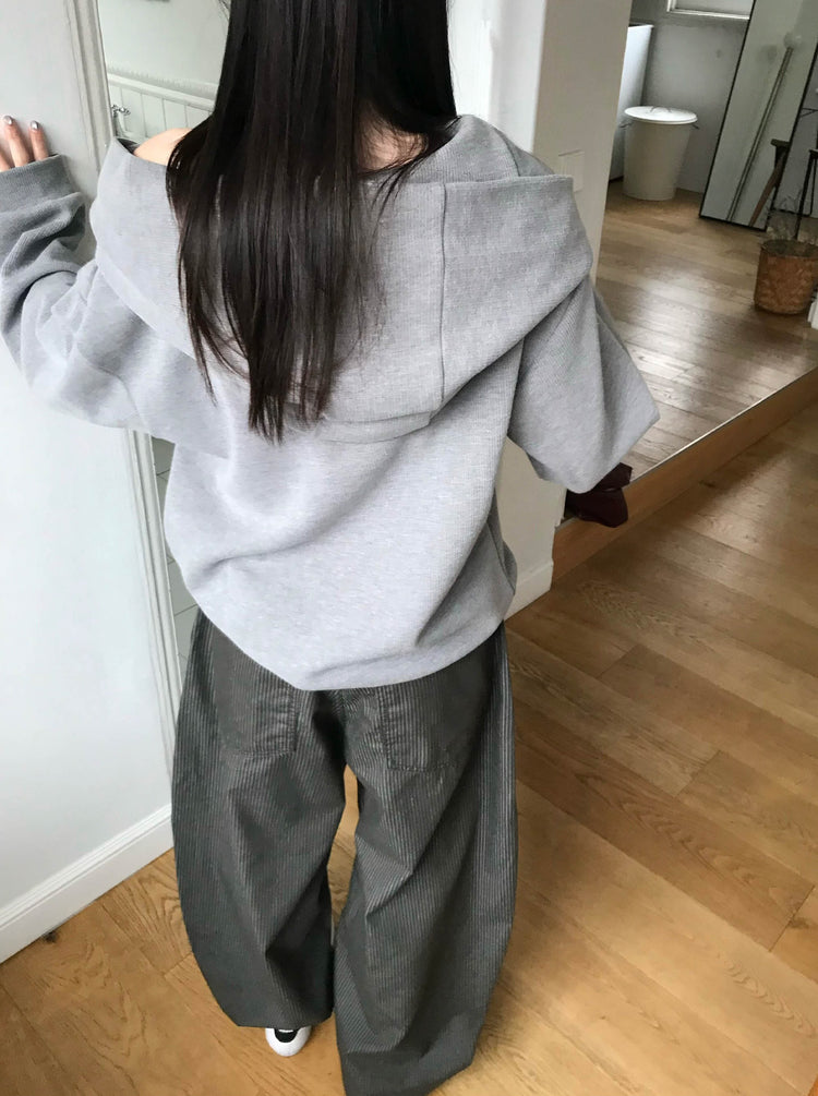 露肩連帽細節寬鬆上衣