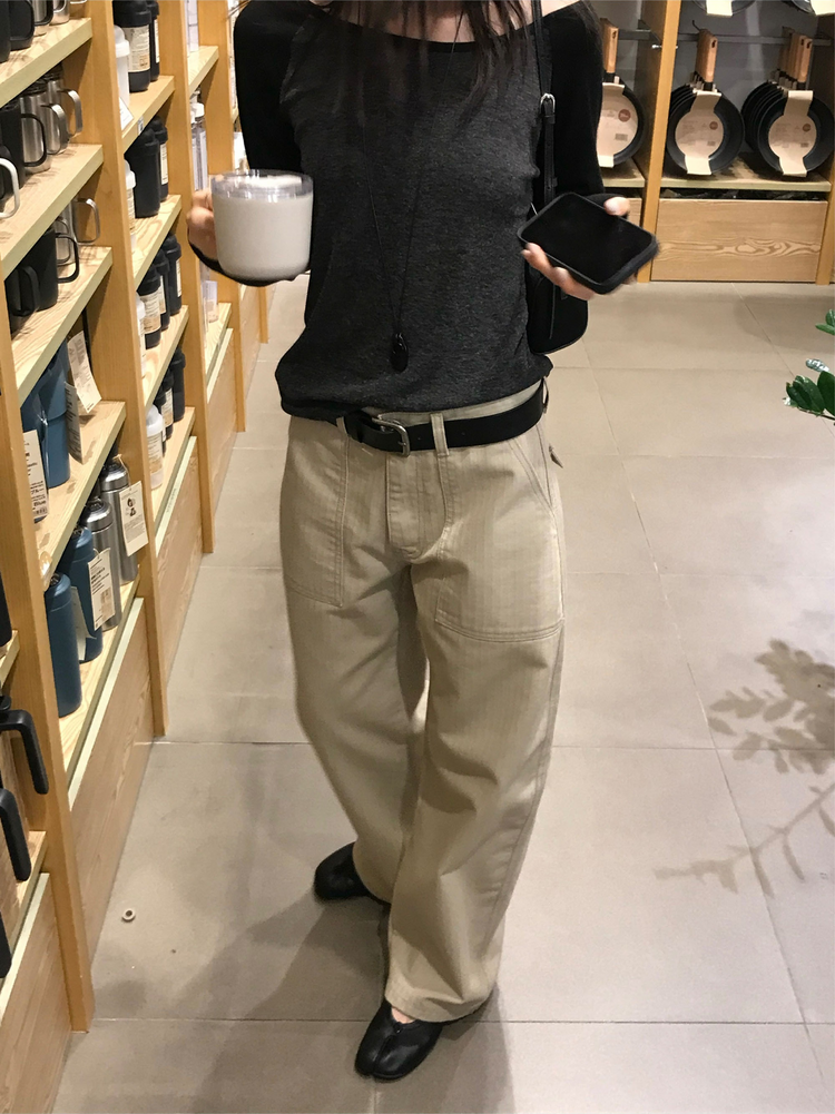 美肩撞色牛角袖細節上衣