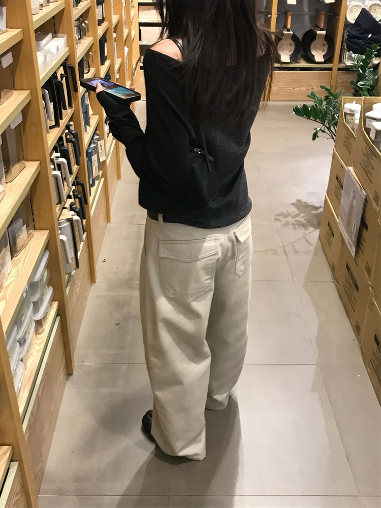 美肩撞色牛角袖細節上衣