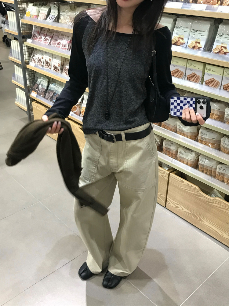 美肩撞色牛角袖細節上衣